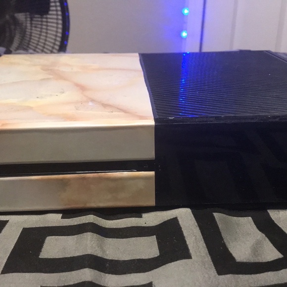 XBOX ONE 1TB CONSOLE